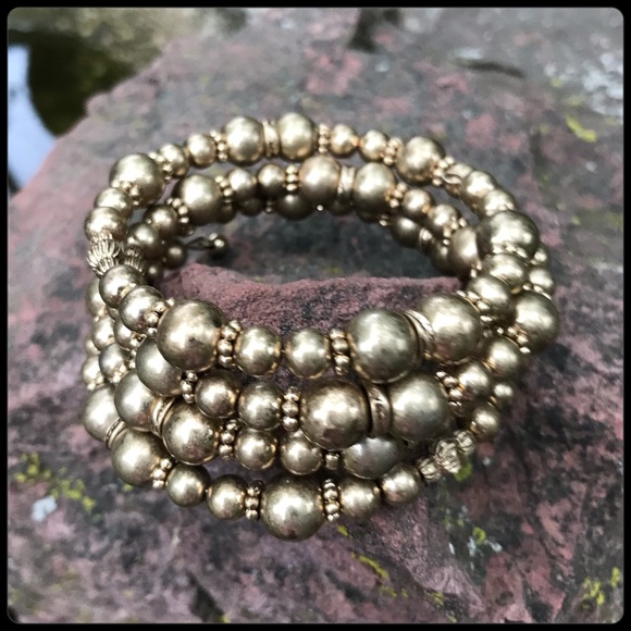 Gold coiled bracelet - Picture 2 of 5